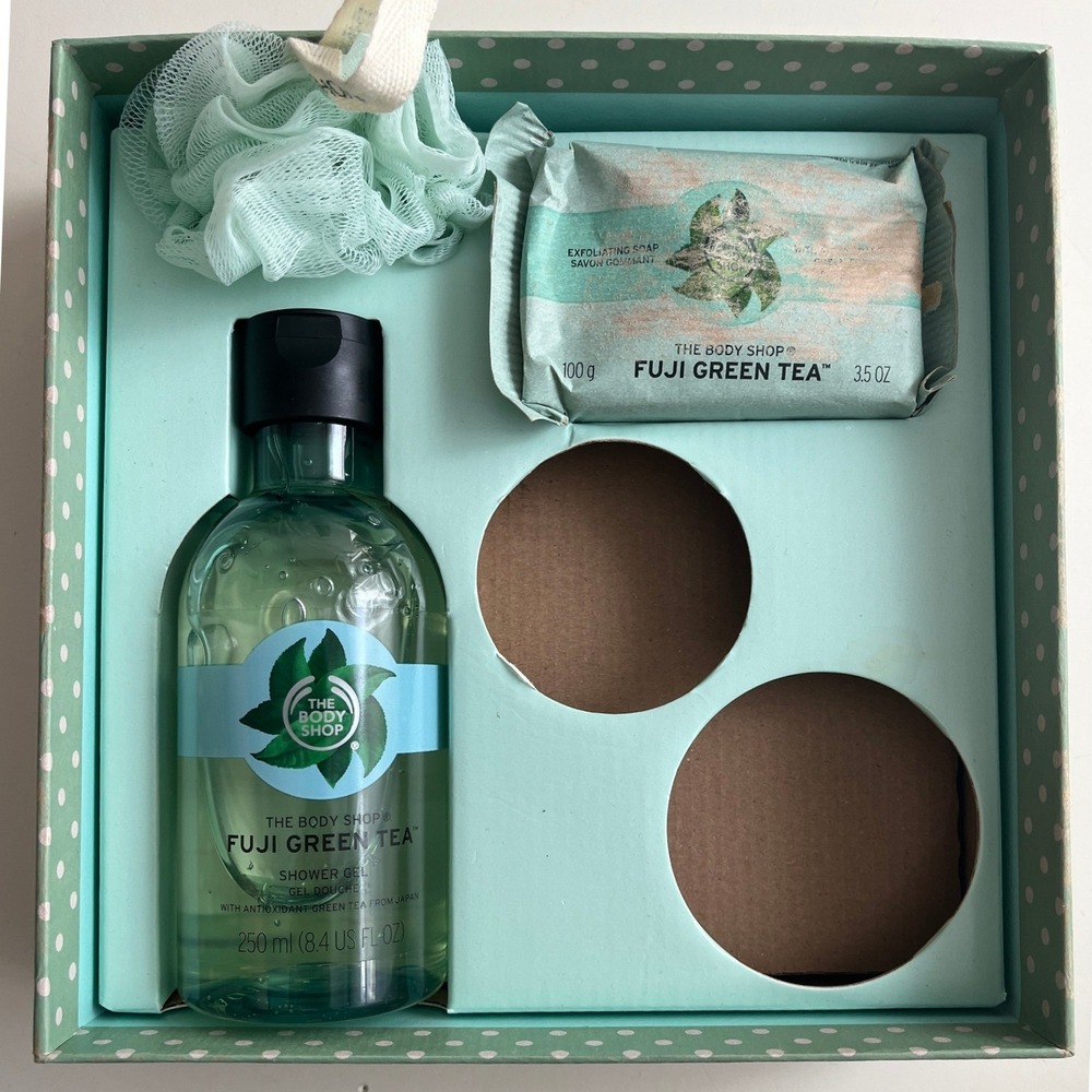 The Body Shop Fuji Green Tea Bath & Body Gift Set Shower Gel Soap & Loofah